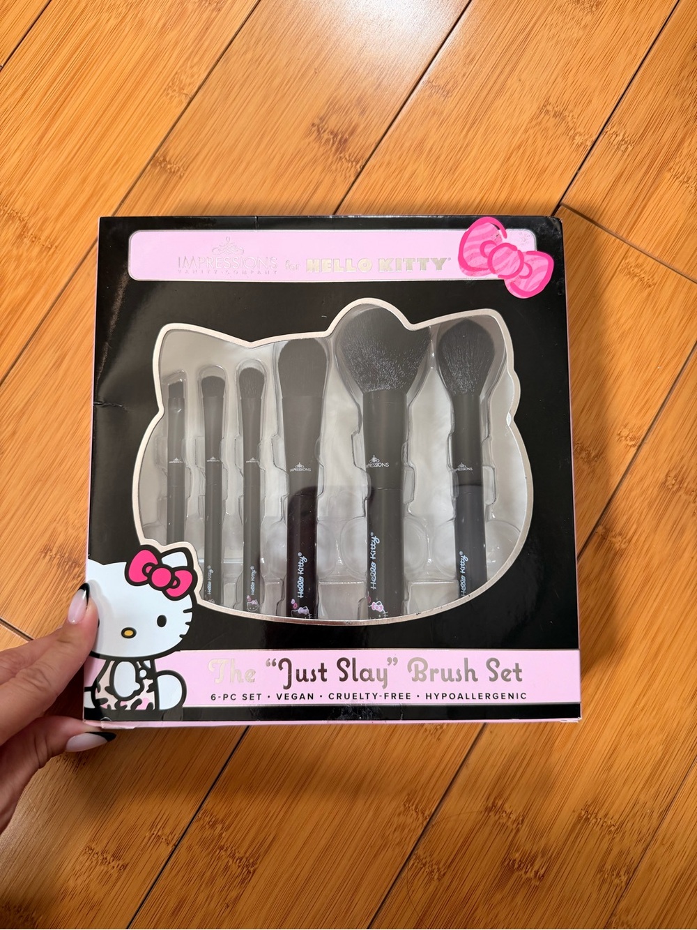 Hello Kitty Black and Pink Makeup Brush